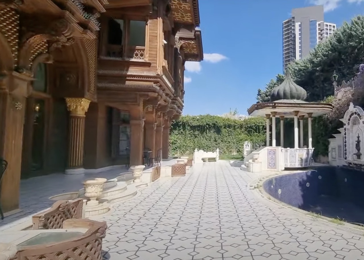 A Touch of Ottoman Elegance Just 4 Hours from Istanbul: A Guide to Merik Mansion (Golden Pavilion),