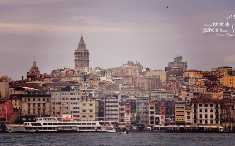 Istanbul Biennial 2025: 10 Must-Vis..
