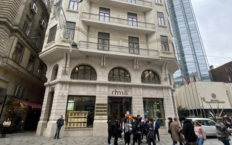 Free Entry to Türkiye İş Bankası ..