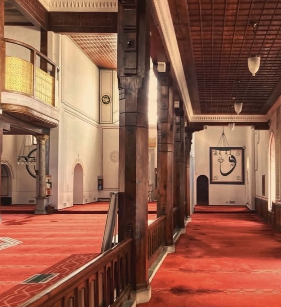 İstanbul’da İlk Ezanın Okunduğu Cami: Arap Camii’nin Tarihi ve Hikayesi