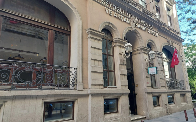 Beyoğlu Öğretmenevi Kafesi: Şişhane..