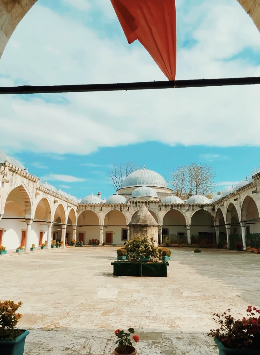 Şehzade Mehmet Medresesi: Mimar Sinan’ın Sessiz Mirası ve Tarihi Atmosferi