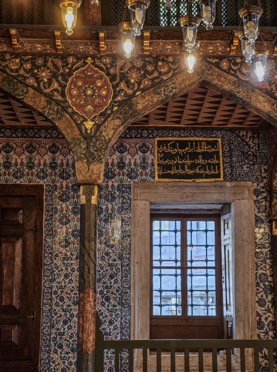 Takkeci İbrahim Ağa Camii: Bir Rüyanın İzinde, İstanbul’un Sessiz Hazinesi