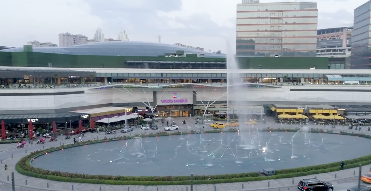 İstanbul’da Şirinler Köyü Deneyimi: Vadi İstanbul’da Ailece Gidilecek Eğlenceli Etkinlik